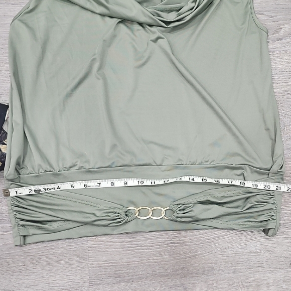 Floral Wide-Leg Pants & Sage Green Sleeveless Top 2x Set w/ Pink Bebe Purse - Picture 3 of 10